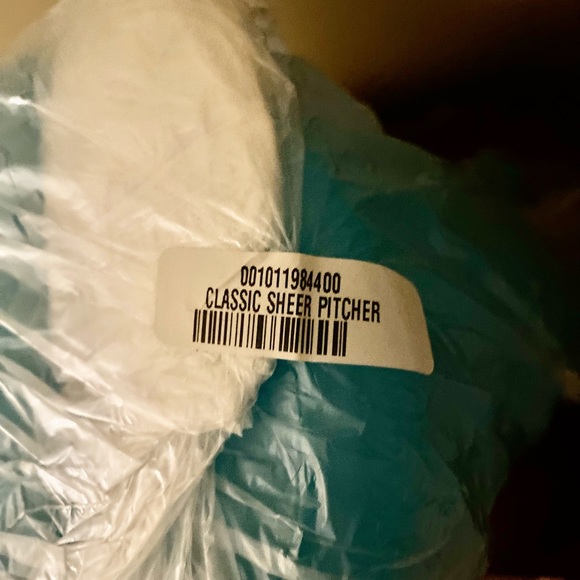 Tupperware Classic Sheer Pitcher - 1 Gallon - Picture 3 of 5